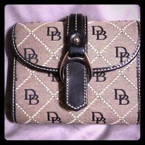 Dooney & Bourke wallet